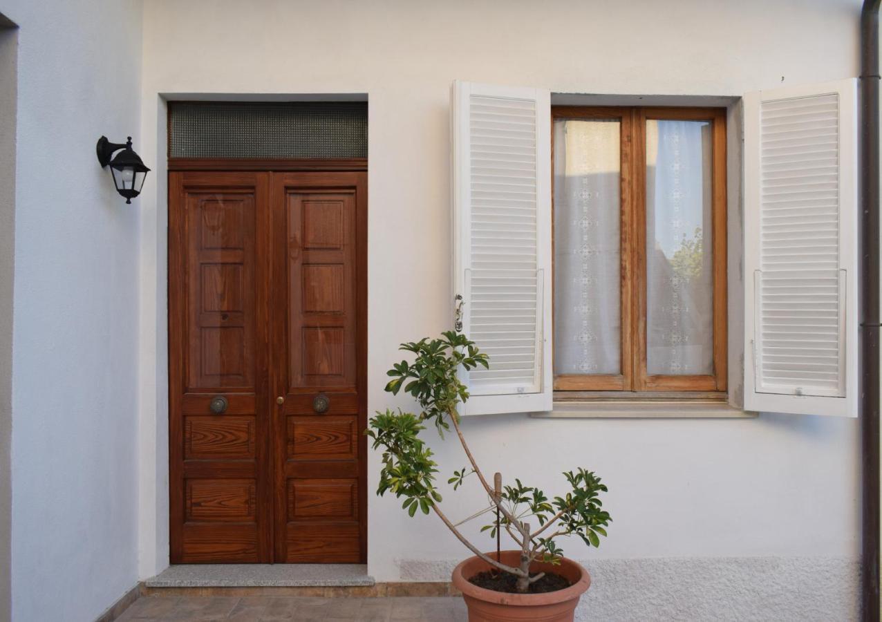 Bed and Breakfast A Casa Di Zia Oschiri Exterior foto