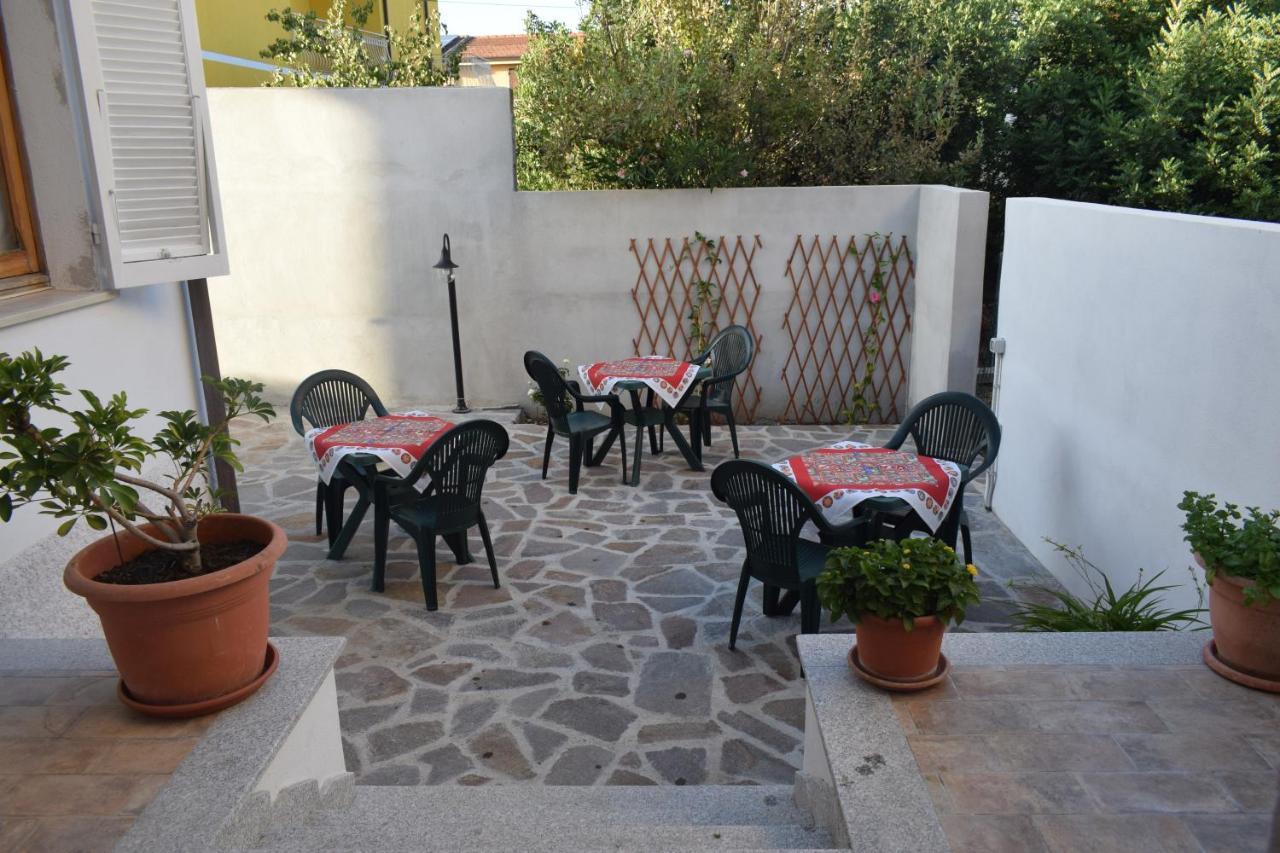 Bed and Breakfast A Casa Di Zia Oschiri Exterior foto